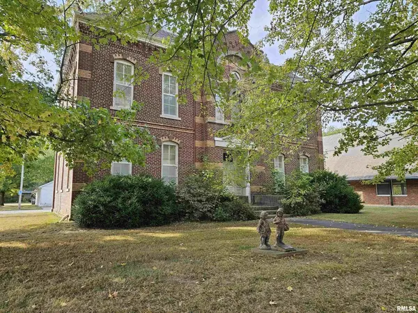 705 W MAIN ST, Dahlgren, IL 62828