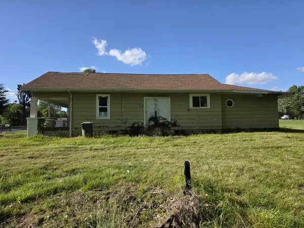 905 Mcclintock AVE, Johnston City, IL 62951
