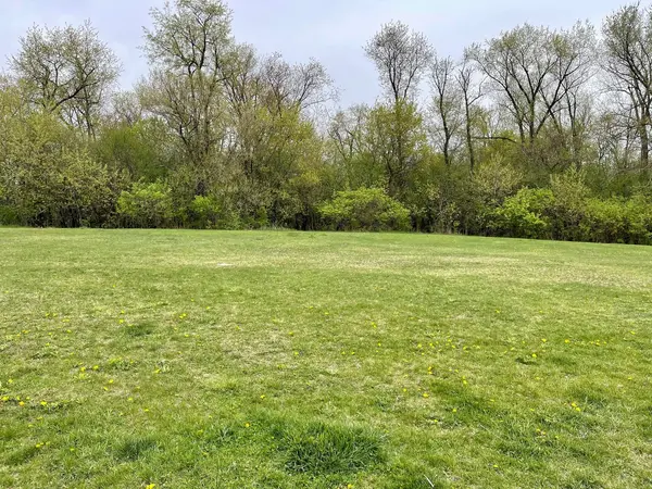 3736 Thunderbird LN, Prairie Grove, IL 60012