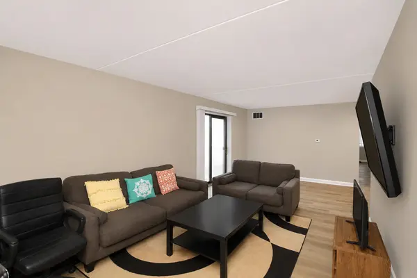 1463 Mercury DR #219, Schaumburg, IL 60193