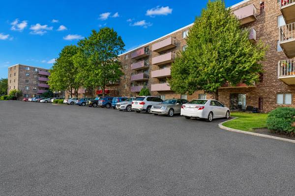 1463 Mercury DR #219, Schaumburg, IL 60193