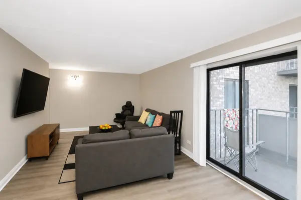 1463 Mercury DR #219, Schaumburg, IL 60193