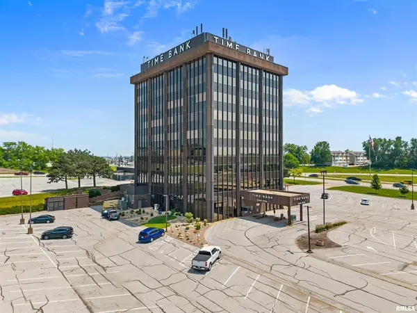 100 E KIMBERLY RD #400, Davenport, IA 52806