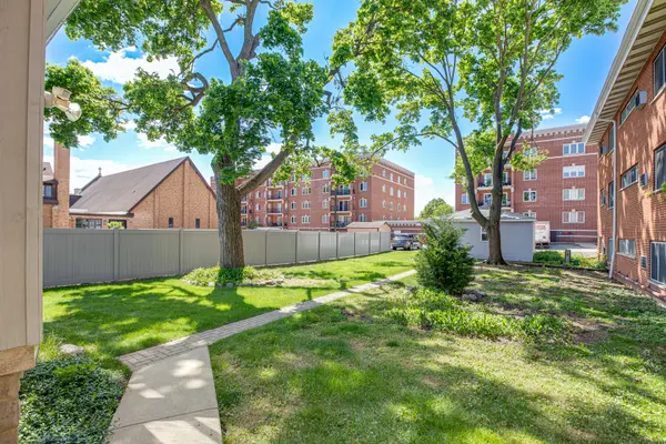 422 W Wesley ST, Wheaton, IL 60187
