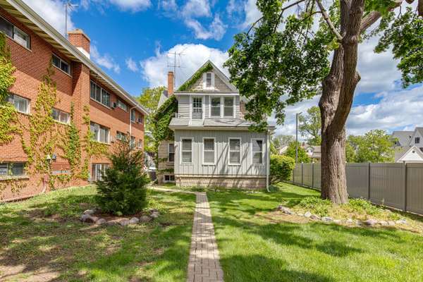 422 W Wesley ST, Wheaton, IL 60187