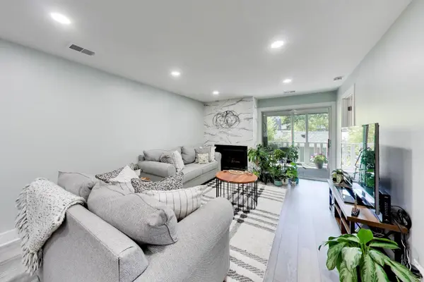 1520 Stonebridge TRL #2-1, Wheaton, IL 60189