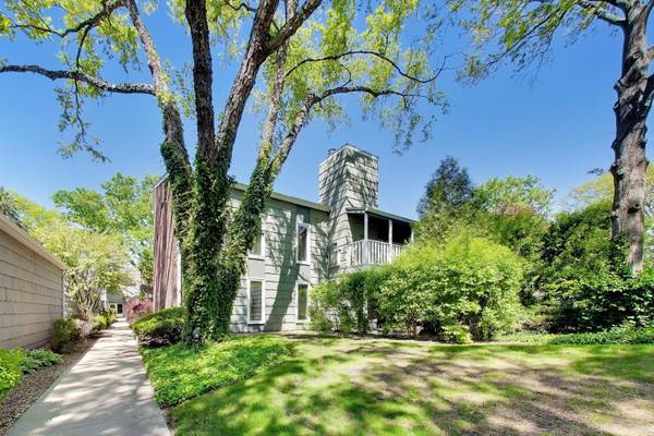 1520 Stonebridge TRL #2-1, Wheaton, IL 60189