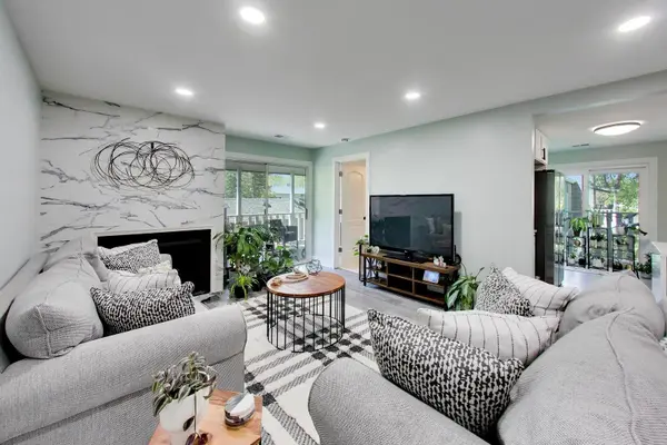 1520 Stonebridge TRL #2-1, Wheaton, IL 60189