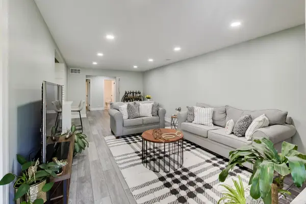 1520 Stonebridge TRL #2-1, Wheaton, IL 60189