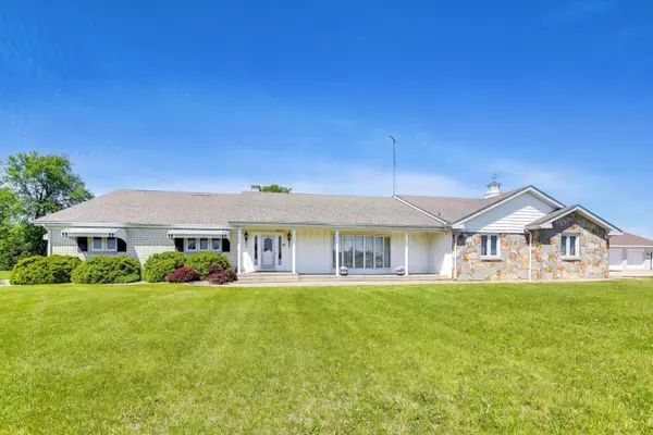 20 N Carbon Hill RD, Coal City, IL 60416