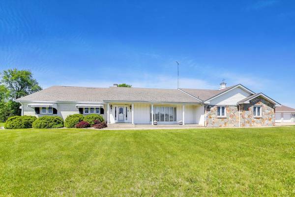 20 N Carbon Hill RD, Coal City, IL 60416