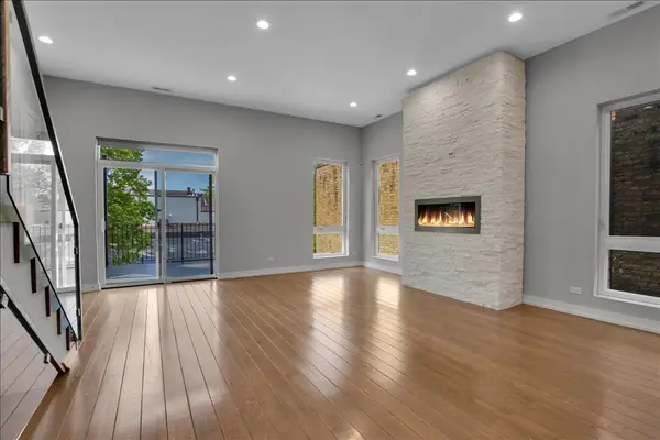 1821 W Armitage AVE #3W, Chicago, IL 60622