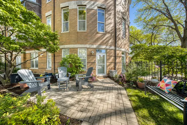 2477 W Montrose AVE, Chicago, IL 60618
