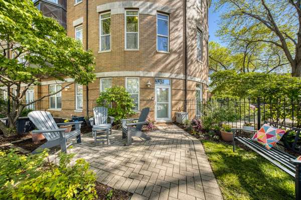 2477 W Montrose AVE, Chicago, IL 60618