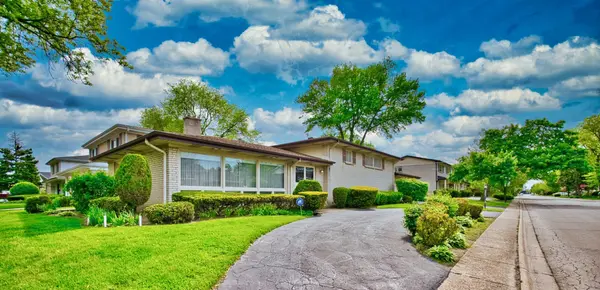 4351 W Chase AVE, Lincolnwood, IL 60712