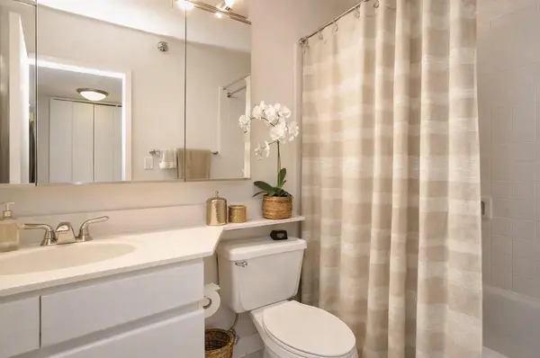 440 N WABASH AVE #3703, Chicago, IL 60611