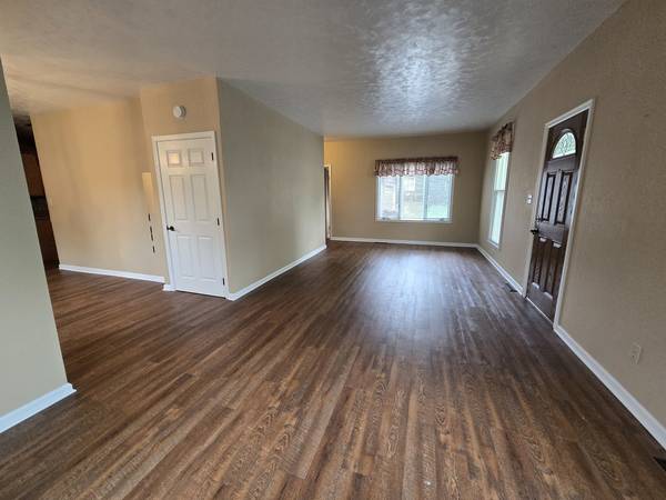 210 W Morris ST, Morrison, IL 61270