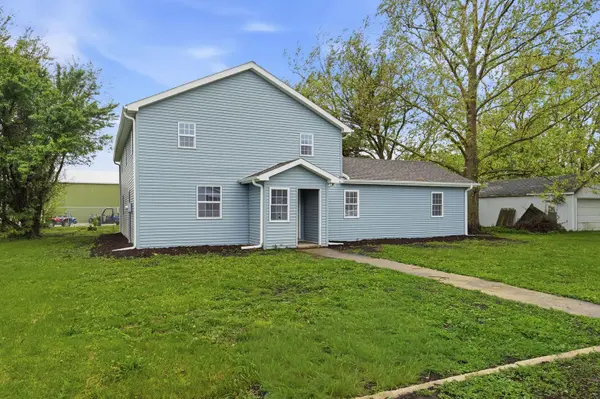 305 Parkway CT, Gridley, IL 61744