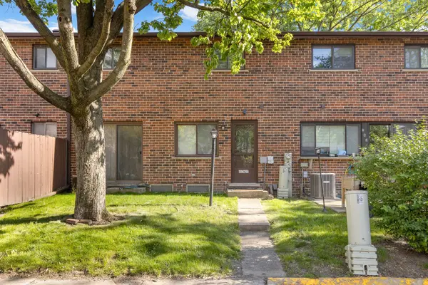 18w266 Knollwood LN, Villa Park, IL 60181