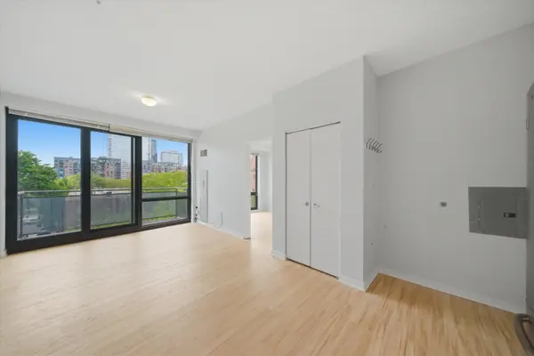 1 E 8th ST #302, Chicago, IL 60605