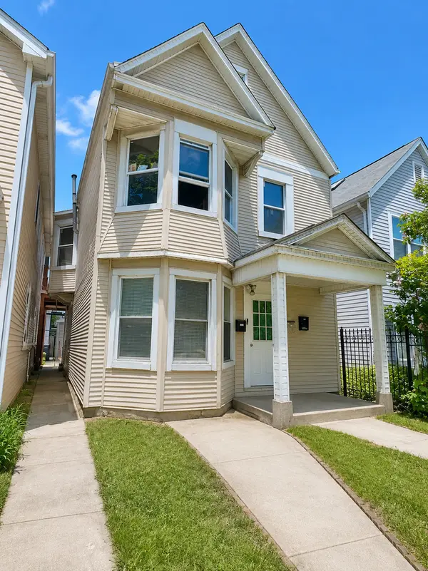 3709 W Palmer ST, Chicago, IL 60647