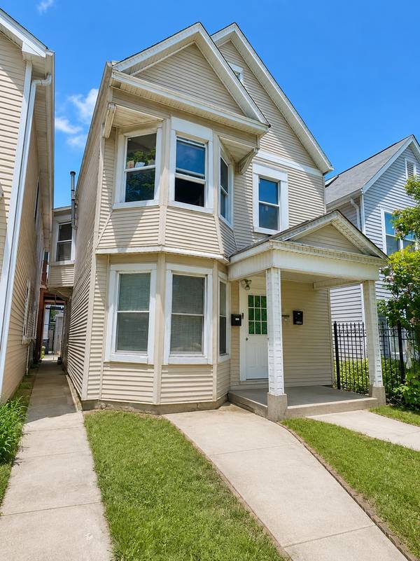 3709 W Palmer ST, Chicago, IL 60647