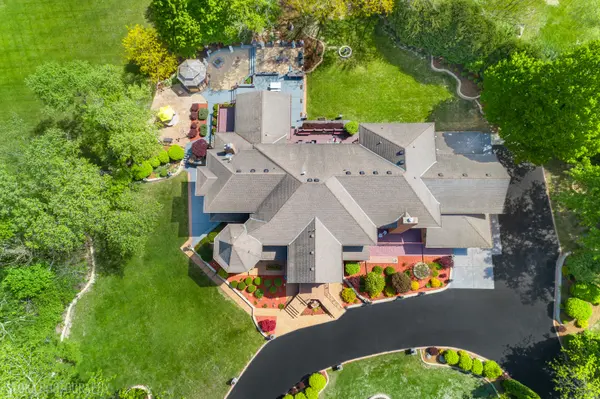 3204 Stonegate DR, Crystal Lake, IL 60012