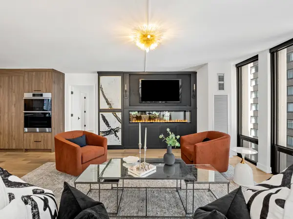 200 E Delaware PL #8C-9C, Chicago, IL 60611