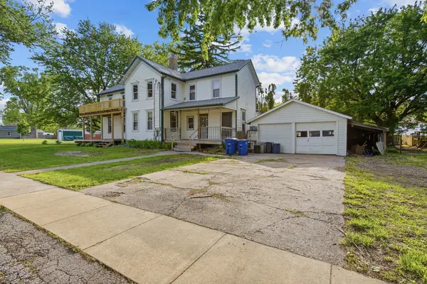 200 W Locust ST, Cambridge, IL 61238