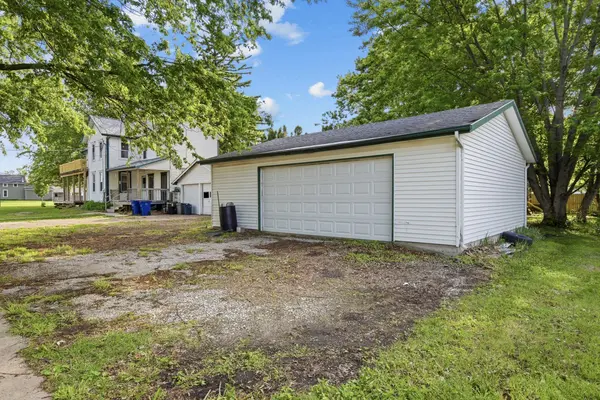200 W Locust ST, Cambridge, IL 61238