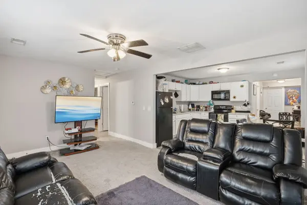 3202 W 67th ST, Davenport, IA 52806