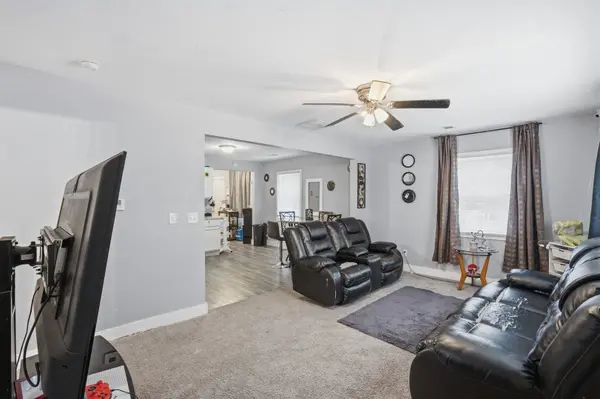 3202 W 67th ST, Davenport, IA 52806