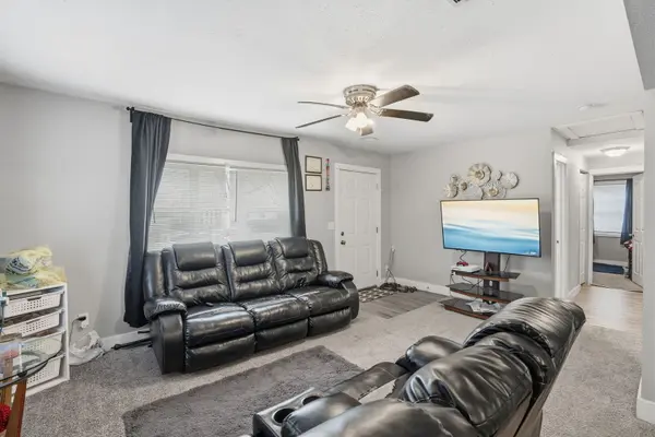 3202 W 67th ST, Davenport, IA 52806