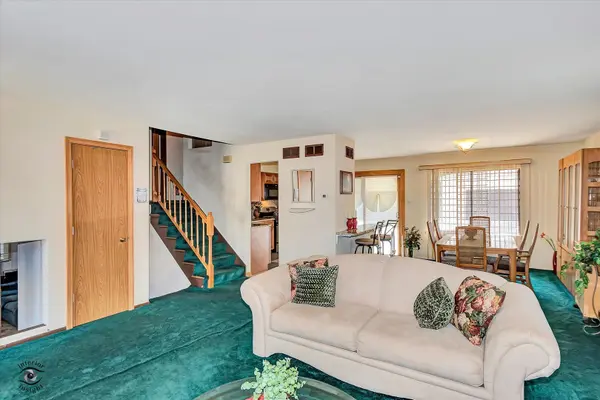3257 Magnolia DR, Markham, IL 60428