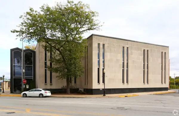1 E Benton ST #105, Aurora, IL 60505