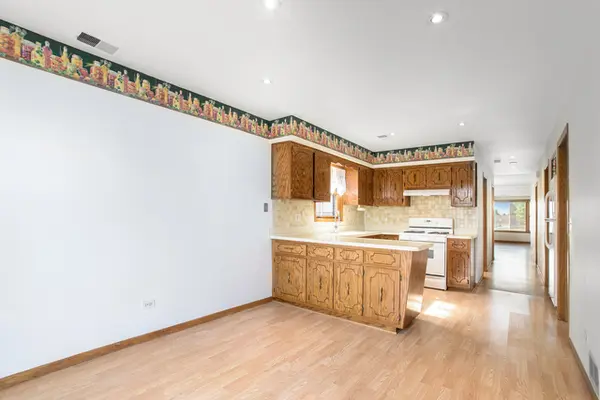 6120 W Eastwood AVE #2, Chicago, IL 60630