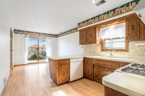 6120 W Eastwood AVE #2, Chicago, IL 60630