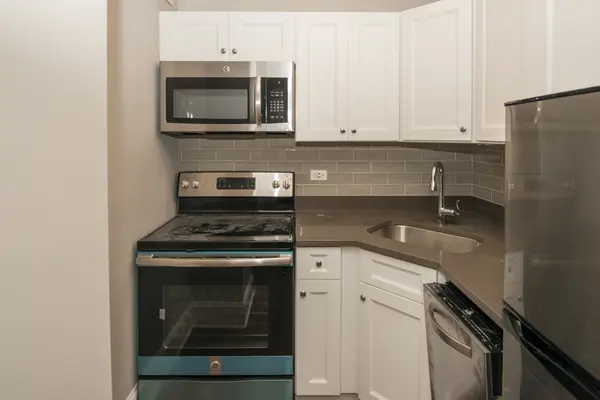 817 W Lakeside PL #208, Chicago, IL 60640