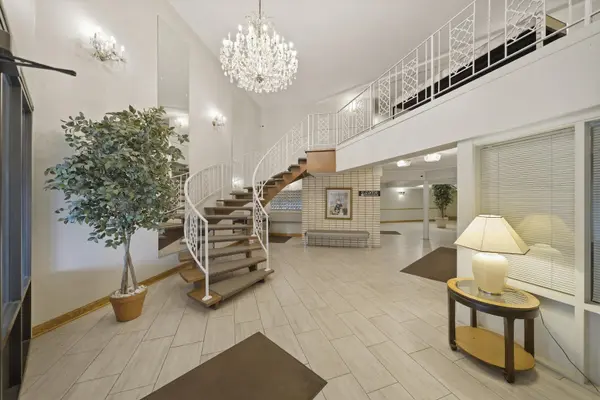 9840 S Pulaski RD #310, Oak Lawn, IL 60453
