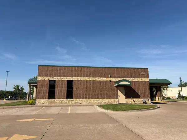 3325 W Kimberly RD, Davenport, IA 52806