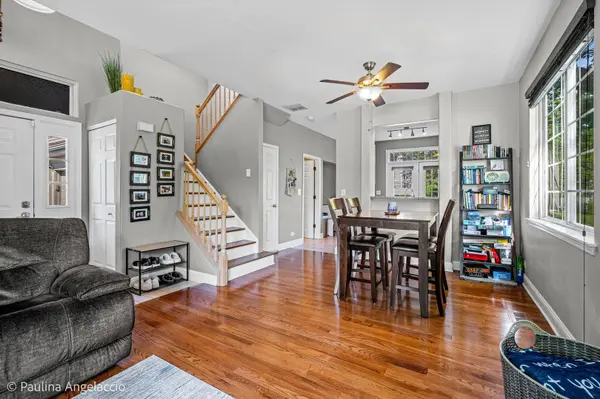 1455 N Waterbury CIR, Palatine, IL 60074