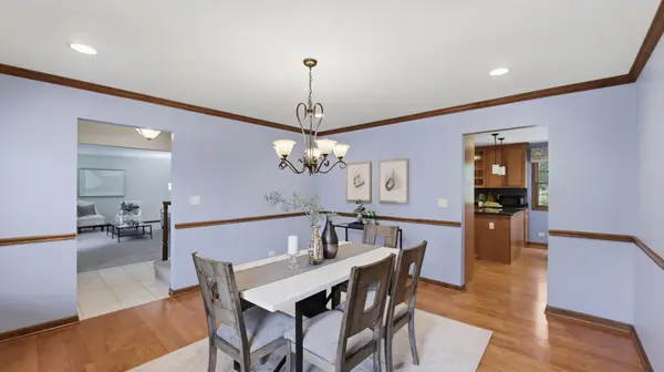 2418 Flambeau DR, Naperville, IL 60564