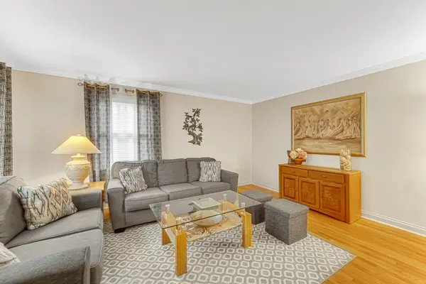 3818 Russett LN, Northbrook, IL 60062