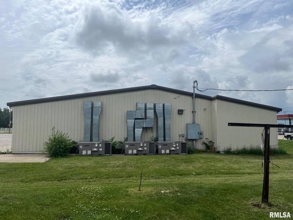 702 N Highway 61 HWY, Wapello, IA 52653
