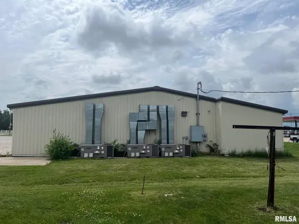 702 N Highway 61, Wapello, IA 52653
