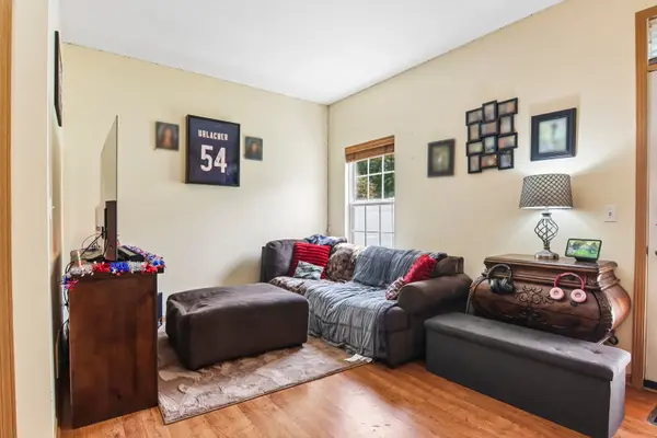 2726 Kendall XING, Mchenry, IL 60051