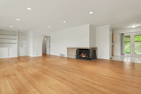 61 Timberlake RD, Barrington, IL 60010