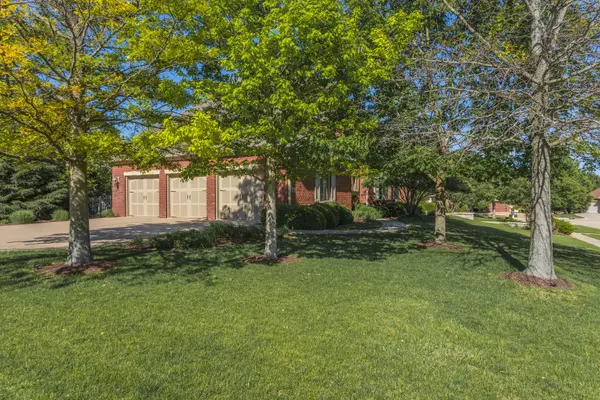 4 Bohrer CT, Bloomington, IL 61704