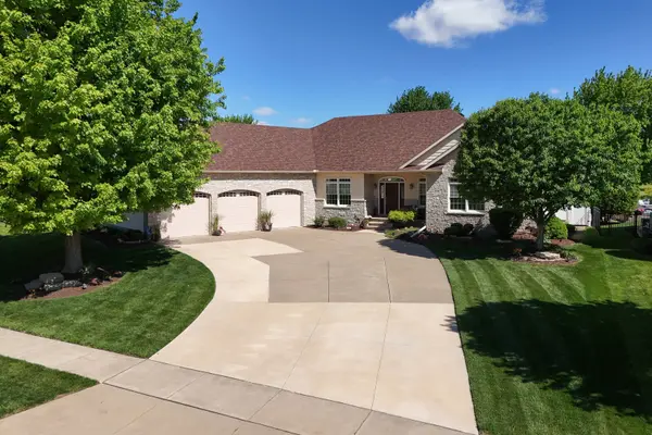 920 Rustic View CT, Eldridge, IA 52748