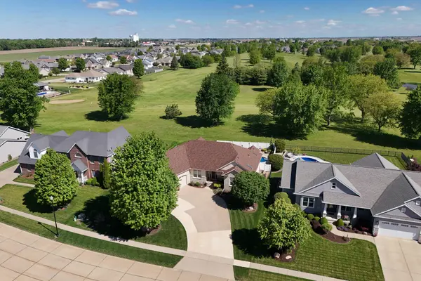 920 Rustic View CT, Eldridge, IA 52748